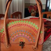 Mi Proyecto del curso: Creación de bolsos de cuero artesanales para principiantes. Design, Accessor, Design, Arts, Crafts, and Sewing project by Maria Ester Giralda - 07.17.2021