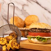 Mi Proyecto del curso: Postproducción fotográfica de alimentos en Photoshop. Art Direction, Photograph, Post-production, Photo Retouching, Product Photograph, Digital Photograph, and Food Photograph project by Richard Cristopher Nava Flores - 07.22.2021