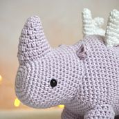 My Rhino in Amigurumi Design and Creation course. Un projet de Artisanat, Conception de jouets, Art textile, DIY , et Crochet de Ancsa Majláth - 26.07.2021