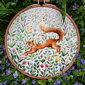 Squirrel Project For Chloe Giordano's Class. Traditional illustration, Embroider, and Textile Design project by Audrey Lauriston - 08.03.2021