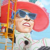 Wilamartha's Honeypot. Een project van  Ontwerp, Traditionele illustratie,  Beeldende kunst,  Urban art y Schilderij van Celeste Byers - 05.08.2021
