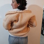 Cardigan de colores y con mangas diferentes al patrón. Projekt z dziedziny Projektowanie mod,  Tkactwo, DIY, Sz i dełkowanie użytkownika Maria Marta Bernabeu - 06.08.2021