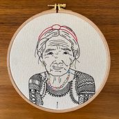 Whang-od Oggay Embroidered Portrait. Un progetto di Artigianato e Ricamo di Amanda Farrell - 01.02.2021