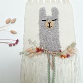 Tapiz decorativo bordado Llama . Een project van Craft van Lidia Trillo Benitez - 07.08.2021