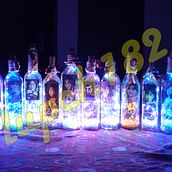 Twice Bottles K-pop. Projekt z dziedziny Kreat, wność,  Sztuki piękne i  Dekoracja wnętrz użytkownika Luis Palacios - 17.08.2021