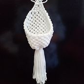 Colgante para maceta pequeña. Fiber Arts, and Macramé project by Rosalva Silva - 08.19.2021