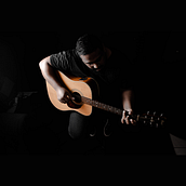 Tyrone Marinus - The Musician and Producer. Un proyecto de Fotografía, Fotografía de retrato e Iluminación fotográfica de Charlene Marinus - 30.08.2021
