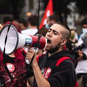 Manifestación contra la subida de la electricidad. Un progetto di Comunicazione, Fotografia e Fotografia documentaria di Alejandro Rubio González - 05.06.2021
