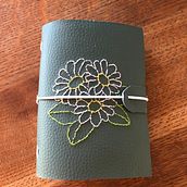 Copertina agenda ricamata. Arts, Crafts, Embroider, and Bookbinding project by Daniela Preda - 09.11.2021