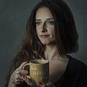Ansiedad Social. Een project van Fotografie, Retoucheren van foto's, Portretfotografie,  Fotografische verlichting, Digitale fotografie, Artistieke fotografie, Studiofotografie, Fotografie voor Instagram, Fotografische zelfportretten, Fotografische postproductie y Audiovisuele postproductie van Paula León - 16.09.2021