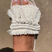 Il mio progetto del corso: Macramè: decora le tue pantofole e sandali. Accessor, Design, Arts, Crafts, Fiber Arts, and Macramé project by e_scalchi - 09.22.2021