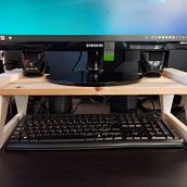 Soporte Pantalla Ordenador Ein Projekt aus dem Bereich Erweiterungsentwicklung, Möbeldesign und - bau und 3-D-Modellierung von Joan Ros Pons - 22.09.2021