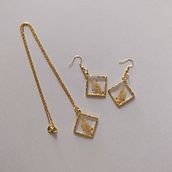 My project in Resin Jewelry Design course. Accessor, Design, Arts, Crafts, Jewelr, Design, and DIY project by frogscherry - 09.24.2021