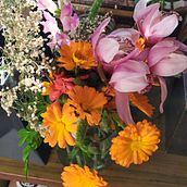 Mi Proyecto del curso: Diseño y creación de composiciones florales. Un proyecto de Diseño de interiores, Paisajismo, Decoración de interiores, DIY, Diseño floral y vegetal de Diana Romeo - 26.09.2021