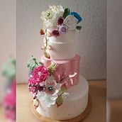 Mi Proyecto del curso: Flores de azúcar para cake design. Een project van  Ontwerp y DIY van Roxana Lilian Rivera Farfan - 02.10.2021