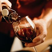 Carta de Vinos para Restaurante. Un projet de Design  de Vicente Leon - 04.10.2021
