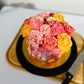 My project in Decorative Buttercream Flowers for Cake Design course. Design, and DIY project by Omotope Awoleye - 10.05.2021