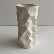 My project in Geometric Handmade Molds: Design 3D-faceted Objects course. Un proyecto de Diseño, Diseño de complementos, Artesanía, Bellas Artes, Diseño de interiores, Decoración de interiores, Interiorismo y DIY de Phil Cuttance - 21.06.2021