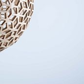 Oxygen - Handcrafted lampshade made from birch plywood Ein Projekt aus dem Bereich Möbeldesign und - bau von Henry Welch - 09.10.2021