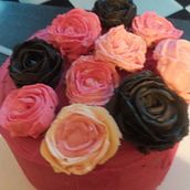 Meu projeto do curso: Flores decorativas de buttercream para cake design. Design, and DIY project by Maria Aparecida Azevedo Freire - 10.08.2021