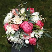 Bouquet with peonies. Un proyecto de Diseño floral y vegetal de Egle Ramanauskiene - 12.10.2021