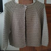 Meu projeto do curso:  Top-down: roupas de crochê sem costura - Jaqueta meia manga. Un progetto di Uncinetto di luisafonseca40 - 14.10.2021