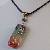 Arte en Resina- Colgantes de Piedras semipreciosas y diseños de espirales sagradas . % Viviana Puebla tarafından hazırlanan Mücevher Tasarımı projesi - 10.17.2021