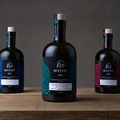 Massif Gin. Projekt z dziedziny Br, ing i ident, fikacja wizualna,  Manager art, st, czn, Projektowanie graficzne, Projektowanie opakowań, Projektowanie logot, pów i Design użytkownika Stefan Andries - 25.09.2021
