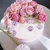 My project in Decorative Buttercream Flowers for Cake Design course. Design, and DIY project by mini17975 - 10.14.2021