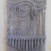 Mi Proyecto del curso: Introducción al macramé: creación de un tapiz decorativo. Un progetto di Design di accessori, Artigianato, Interior design, Interior Design, Fiber Art, Macramè e Textile Design di Ana Giró - 20.10.2021