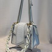 Meu projeto do curso: Design profissional de bolsas de couro. Design, Design de acessórios, Artesanato, Design de moda, e Costura projeto de Ana Dadam - 12.01.2022