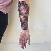 realistic medusa tattoo. Un proyecto de Diseño de tatuajes de Νικόλας Χριστοδουλής - 26.10.2021