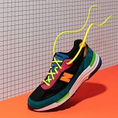 New Balance Stop Motion. Photograph, Stop Motion, Instagram Photograph, Commercial Photograph, Content Marketing, and Digital Photograph project by Maria Schöpe - 10.26.2021
