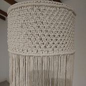 Lámpara con nudos básicos. Accessor, Design, Interior Design, Decoration, Fiber Arts, and Macramé project by Betina Williner - 10.28.2021