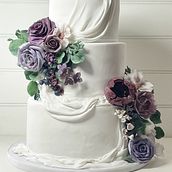 My project in Sugar Flowers for Cake Designs course. Een project van  Ontwerp y DIY van flo_11 - 31.10.2021