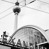 Berliner Bahnhof (Introduction to Street Photography course). Photograph, Outdoor Photograph, Documentar, Photograph, Lifest, and le Photograph project by Stefano Tambalo - 11.02.2021