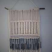 My project in Introduction to Macramé: Creation of a Decorative Tapestry course. Un proyecto de Diseño de complementos, Artesanía, Diseño de interiores, Decoración de interiores, Tejido y Macramé de devettos - 03.11.2021
