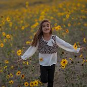 My project in Creative Retouching for Portrait Photography course. Un projet de Photographie, Postproduction photographique, Retouche photographique, Photographie de portrait , et Photographie artistique de itsonangelasmind - 06.11.2021