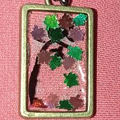 My project in Resin Jewelry Design course. Un progetto di Design di accessori, Artigianato, Design di gioielli e DIY di Andreea Palade - 11.11.2021