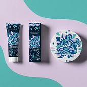 Series of illustrations for cosmetic line. Een project van  Ontwerp, Grafisch ontwerp, Industrieel ontwerp, Packaging y Ontwerp van personages van nataliamuzalewskaya - 30.04.2021