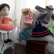 Mi Proyecto del curso: Amigurumi: diseño de ropa, pelo y complementos. Un proyecto de Artesanía, Diseño de juguetes, Tejido, Crochet y Amigurumi de Rosalinda Fraga González - 14.11.2021