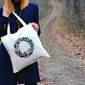 Embroidery using a pattern. Un progetto di Artigianato di alexandra_parasca - 16.11.2021