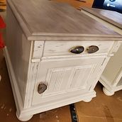 Distressed country style end tables and cofee table 2020. Un proyecto de Diseño y creación de muebles					 de Justyna Soltys - 29.10.2020