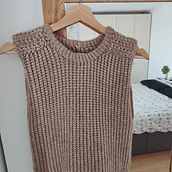 Hygge Vest: hombros con textura. Fashion Design, Fiber Arts, DIY, and Crochet project by Lucia E - 11.18.2021