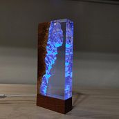 Il mio progetto del corso: Design e costruzione di lampade di resina. Een project van Craft, Meubelontwerp en -bouw, Interieurontwerp y DIY van Monica Marcello - 21.11.2021