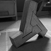 Ensamble triangular . Marcenaria, e Design projeto de Julian Ponce - 23.11.2021