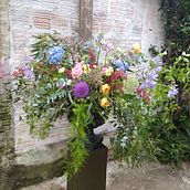 Meu projeto do curso: Design e criação de composições florais. Un progetto di Interior design, Paesaggismo, Interior Design, DIY e Design floreale e vegetale di Juliana Pinho - 25.11.2021
