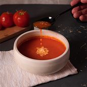 Proyecto final: Sopas con food styling Ein Projekt aus dem Bereich Fotografie, Social Media, Fotoretuschierung, Smartphonefotografie, Produktfotografie, Digitalfotografie, Gastronomiefotografie, Fotografie für Instagram, Lifest, le-Fotografie, Food St und ling von Daniela Grajales - 19.06.2023
