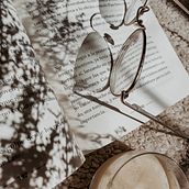Bookstagram: @Bookstuff.by.Jini . Photograph, Marketing, Social Media, Mobile Photograph, Product Photograph, Instagram, Instagram Photograph, Lifest, le Photograph, Fine Arts, Stor, telling, and Writing project by Jiniva Irazabal - 11.28.2021