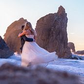 Beach Elopement. Photograph, Photograph, Post-production, and Fine Arts project by Neil Gonzalez - 11.29.2021